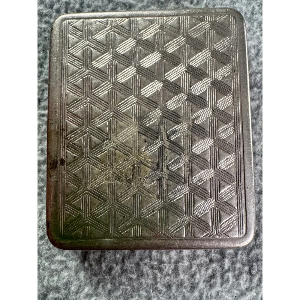Vintage Engraved Silver Tone Metal Powder Rouge Compact‎ Case Ornate Starburst